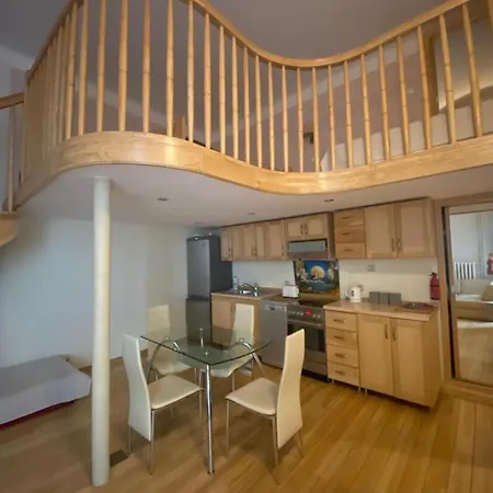 Dwupoziomowy Hoza Apartman Varsó