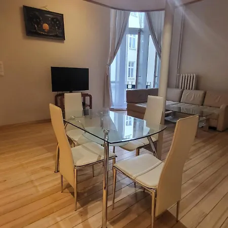 Apartman Dwupoziomowy Hoza Varsó